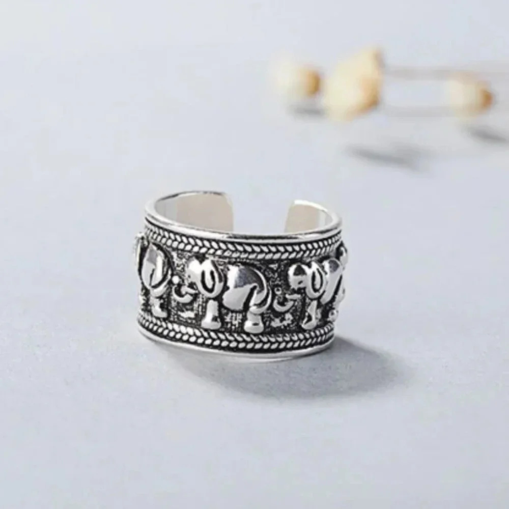 925 Sterling Silver Vintage Elephant Engraved Ring